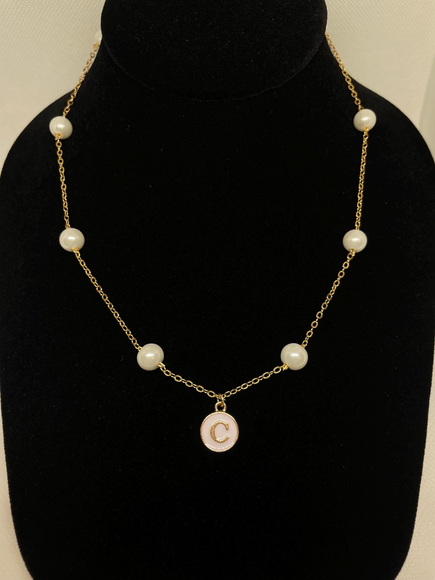 Letter pearl necklace, Pearl Necklace, Dainty jewelry, Gifts for her, Bridesmaids jewelry, Wedding jewelry, Handmade Jewelry, Mother’s Day