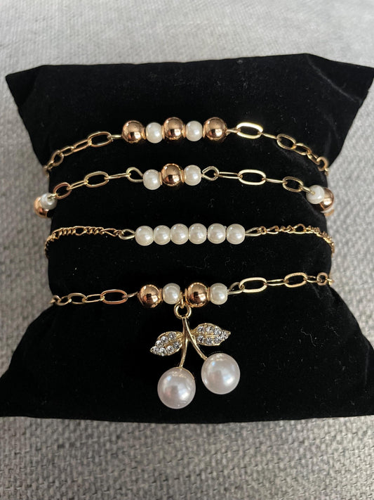 Dainty pearl bracelets, Pearl Bracelets, Dainty jewelry, Gifts for her, Bridesmaids jewelry, Wedding jewelry, Handmade Jewelry, Mothers day