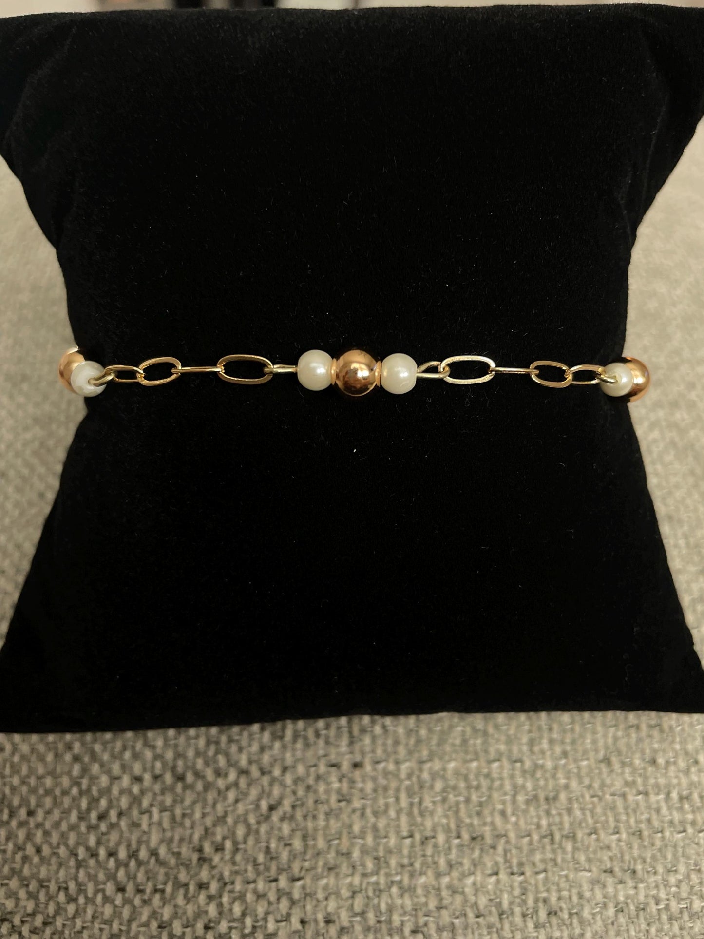 Dainty pearl bracelets, Pearl Bracelets, Dainty jewelry, Gifts for her, Bridesmaids jewelry, Wedding jewelry, Handmade Jewelry, Mothers day