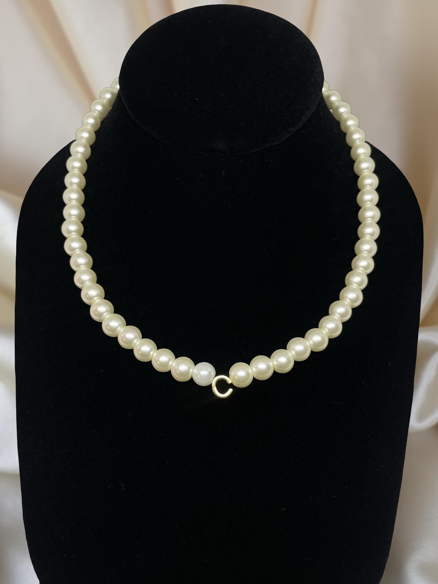 Pearl choker
