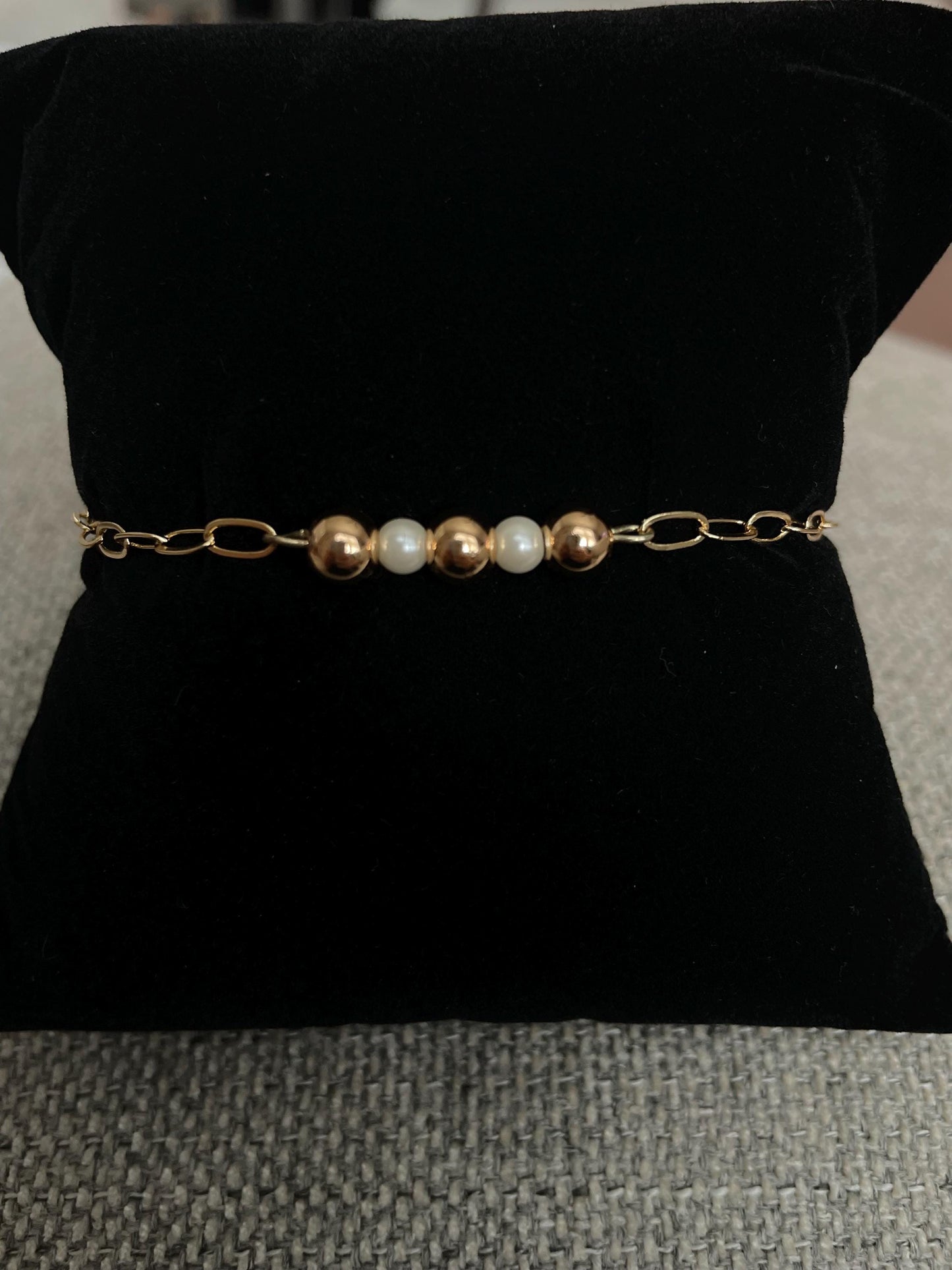 Dainty pearl bracelets, Pearl Bracelets, Dainty jewelry, Gifts for her, Bridesmaids jewelry, Wedding jewelry, Handmade Jewelry, Mothers day