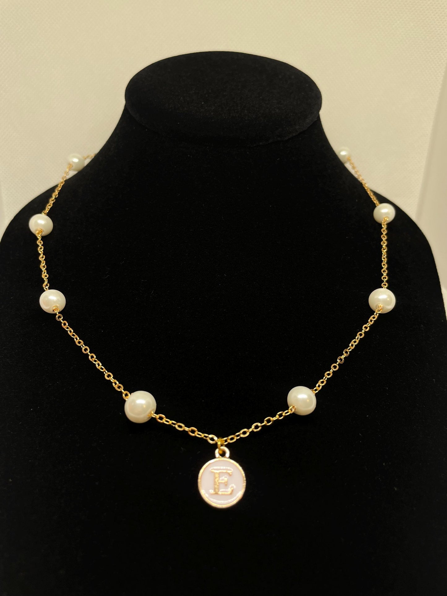 Letter pearl necklace, Pearl Necklace, Dainty jewelry, Gifts for her, Bridesmaids jewelry, Wedding jewelry, Handmade Jewelry, Mother’s Day