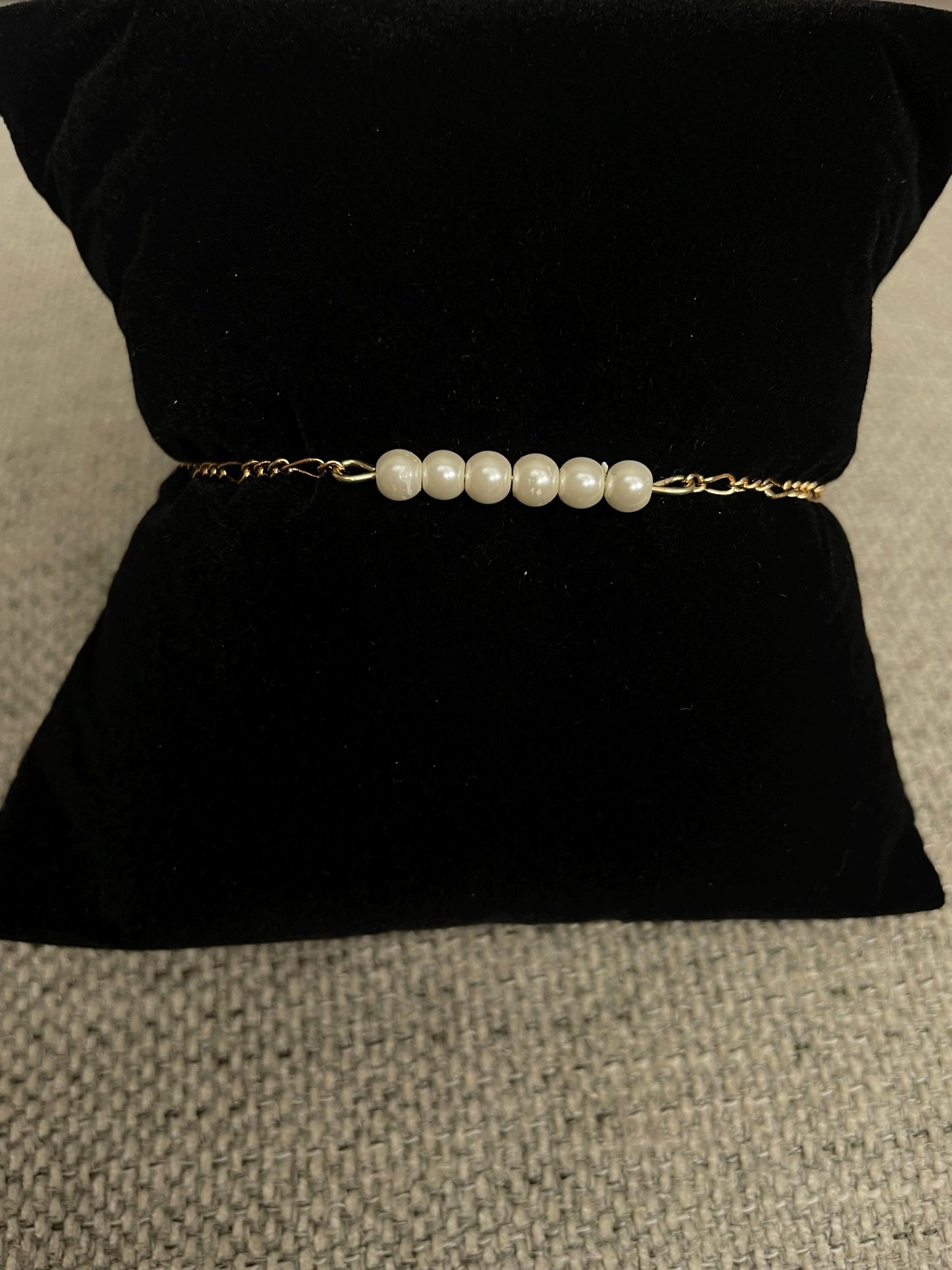 Dainty pearl bracelets, Pearl Bracelets, Dainty jewelry, Gifts for her, Bridesmaids jewelry, Wedding jewelry, Handmade Jewelry, Mothers day