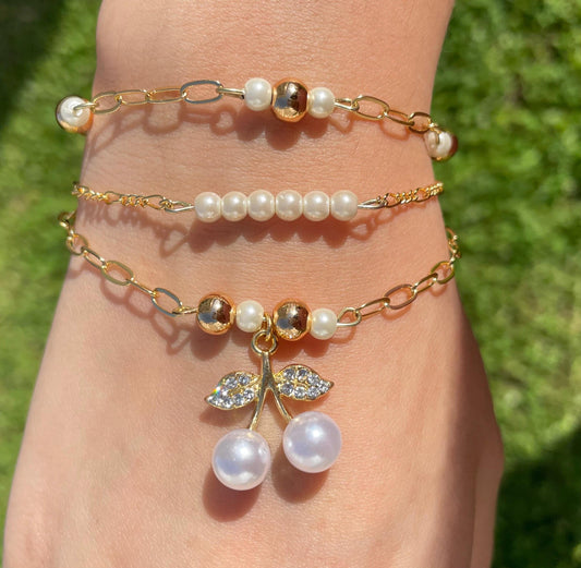 Dainty pearl bracelets, Pearl Bracelets, Dainty jewelry, Gifts for her, Bridesmaids jewelry, Wedding jewelry, Handmade Jewelry, Mothers day